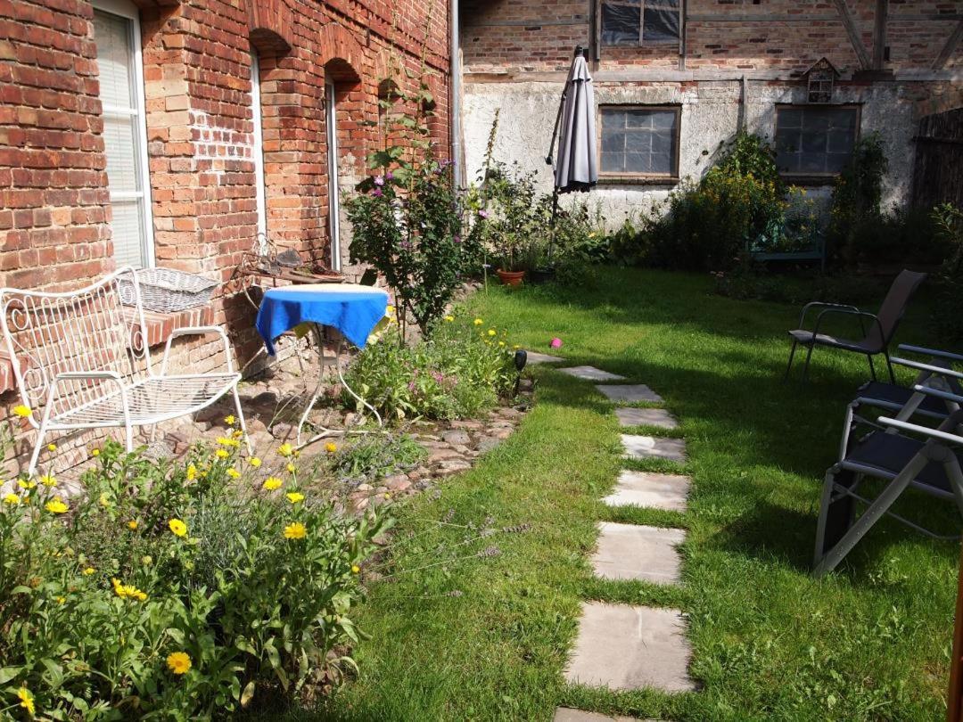 Neu Fewo Im Bauernhaus Mit Idyllischem Innenhof Und Naturgarten Mesekenhagen Kültér fotó