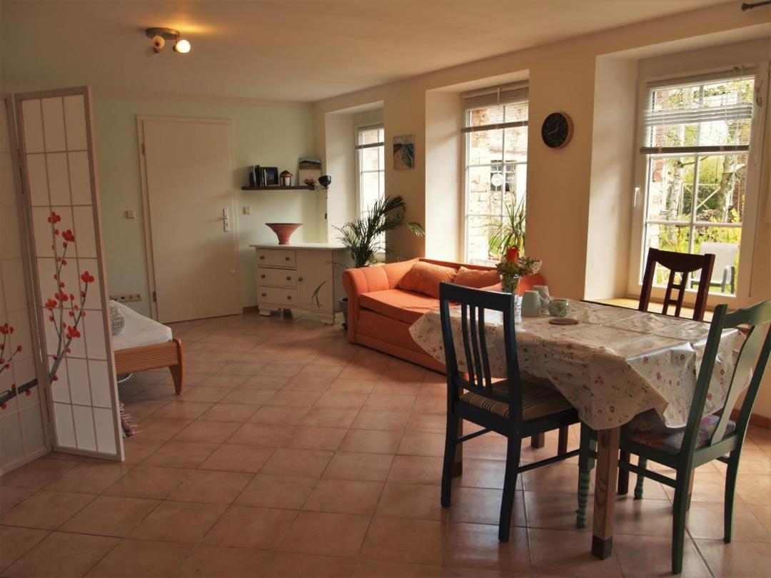 Neu Fewo Im Bauernhaus Mit Idyllischem Innenhof Und Naturgarten Mesekenhagen Kültér fotó