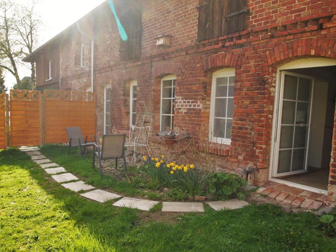 Neu Fewo Im Bauernhaus Mit Idyllischem Innenhof Und Naturgarten Mesekenhagen Kültér fotó